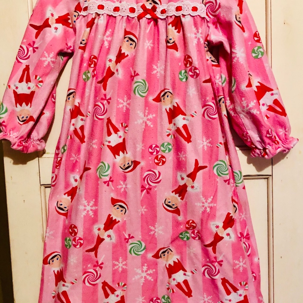 Girls nightgown. Elf on a shelf. Size 4. Reduced